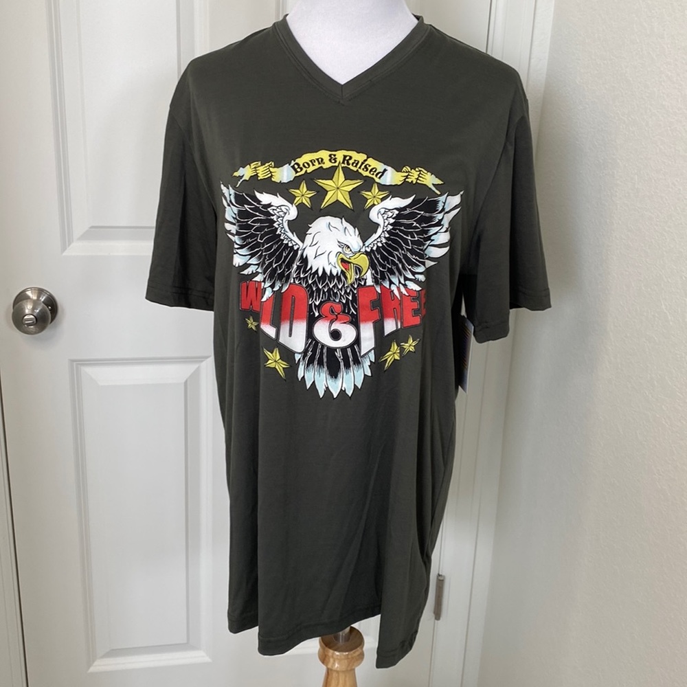 NWT LuLaRoe Devin Medium 10-12 Wild Free Eagle Patriotic Graphic V Neck Tee
